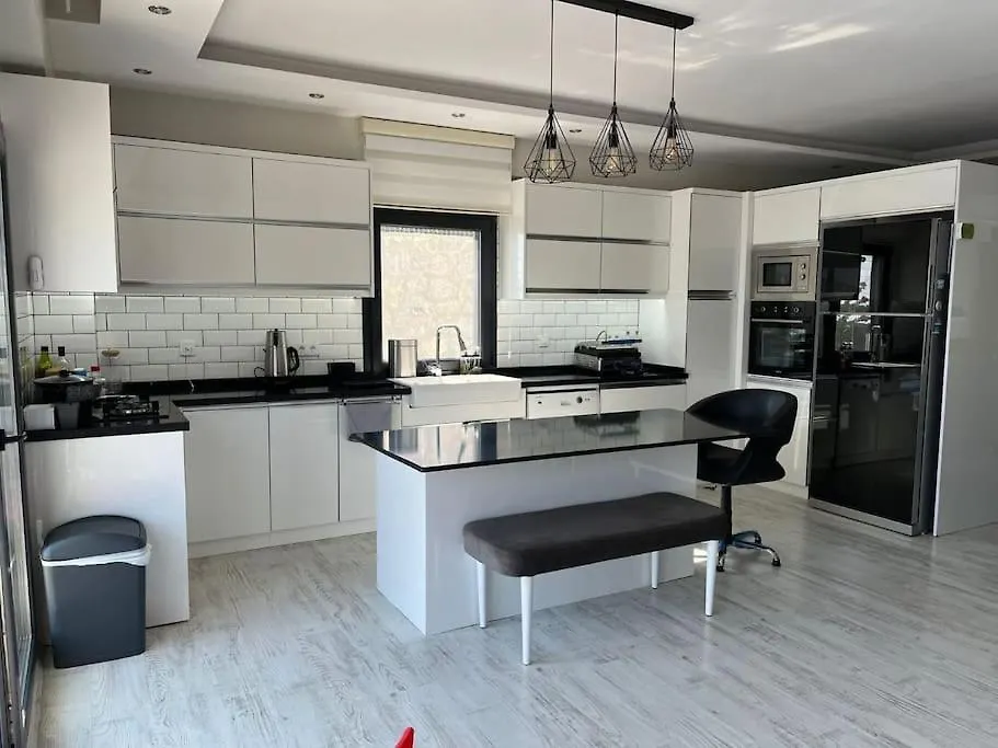 Villa With Private Pool And Sea View Dikili