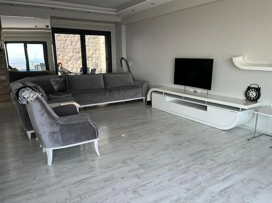 Villa With Private Pool And Sea View Dikili