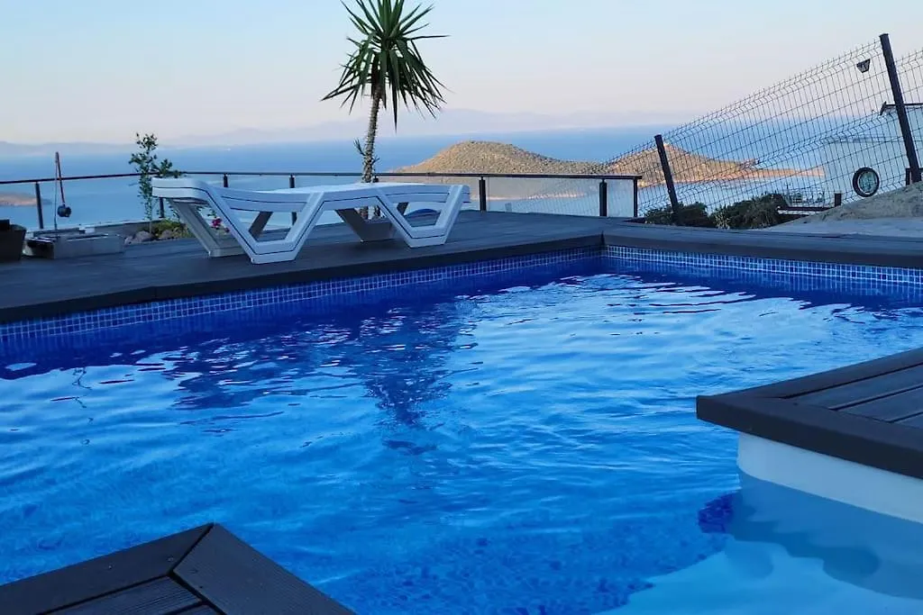 Villa With Private Pool And Sea View Dikili